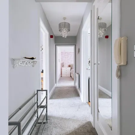 Peaceful & Homely 1bd Flat - Heart Of Bristol! *